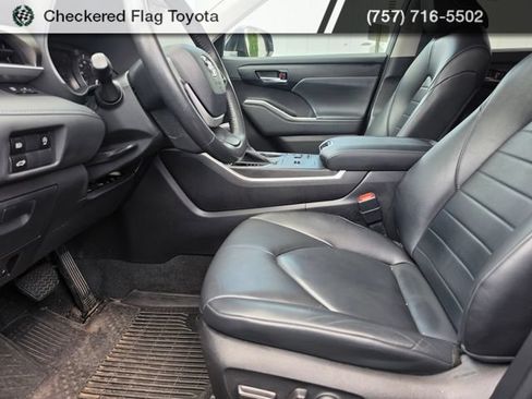 Used 2023 Toyota Highlander XLE FWD image 9