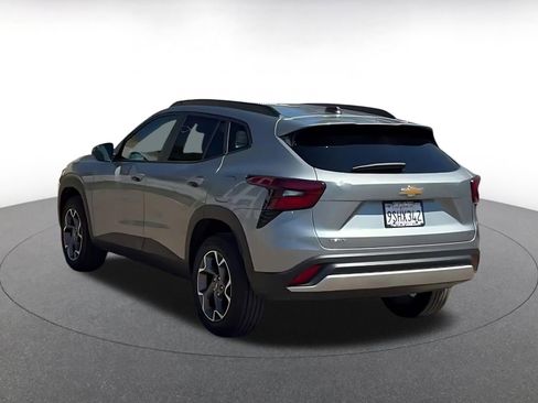Used 2025 Chevrolet Trax LT image 11