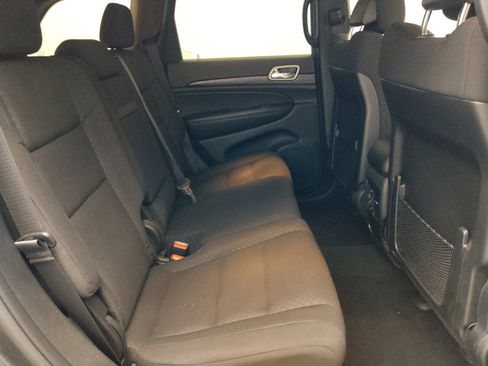Used 2019 Jeep Grand Cherokee Laredo AWD/4WD image 19