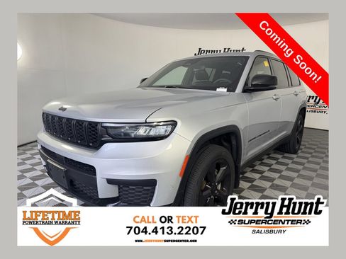 Used 2023 Jeep Grand Cherokee L Altitude AWD/4WD image 1