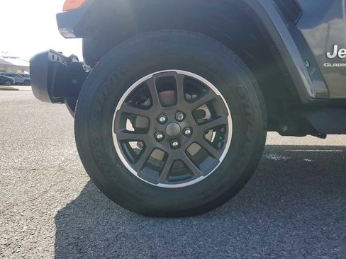 Used 2023 Jeep Gladiator Overland w/ Popular Equipment Package image 10