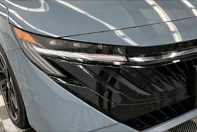 New 2027 Nissan Sentra SR FWD image 14