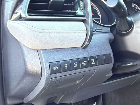 Used 2020 Toyota Camry XLE image 12