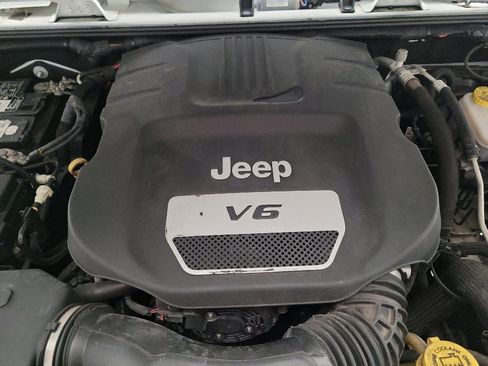 Used 2018 Jeep Wrangler Unlimited Sport S AWD/4WD image 30