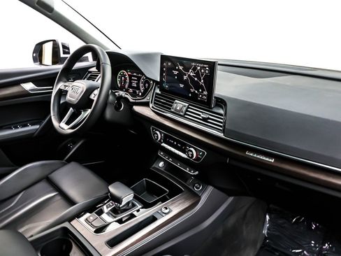 Used 2025 Audi Q5 e Premium Plus w/ Premium Plus Package image 17
