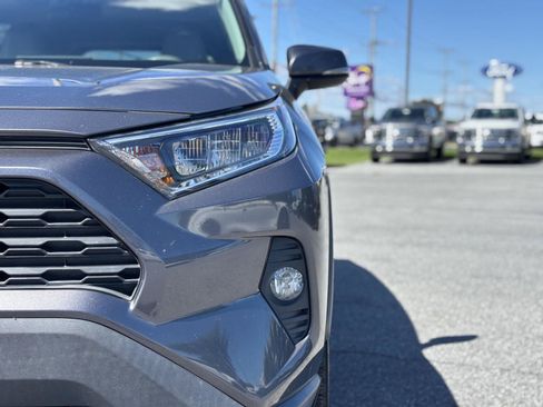 Used 2020 Toyota RAV4 XLE Premium FWD image 5