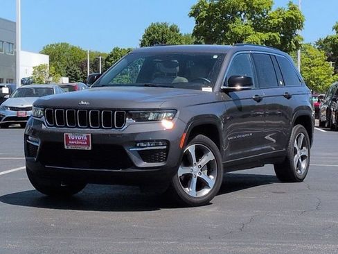Used 2023 Jeep Grand Cherokee Limited AWD/4WD image 2