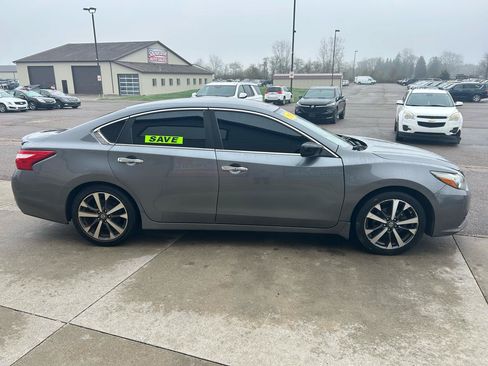 Used 2016 Nissan Altima 2.5 SR FWD image 4
