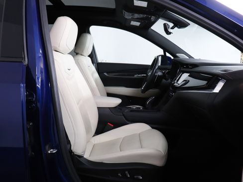 Used 2023 Cadillac XT6 Sport w/ Technology Package image 15