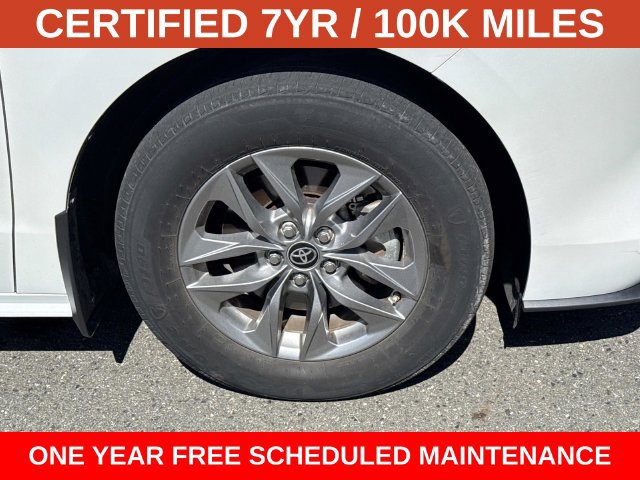 Used 2024 Toyota Sienna XLE w/ XLE Plus Package FWD image 7