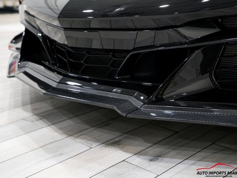 Used 2025 Chevrolet Corvette Z06 RWD image 9