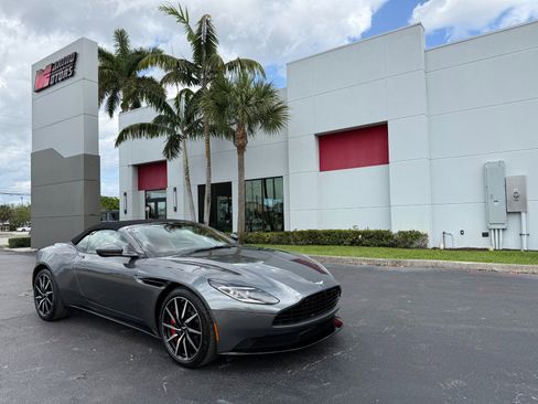 Used 2019 Aston Martin DB11 Volante image 18