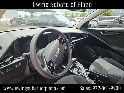 Used 2025 Kia Niro LX FWD image 5