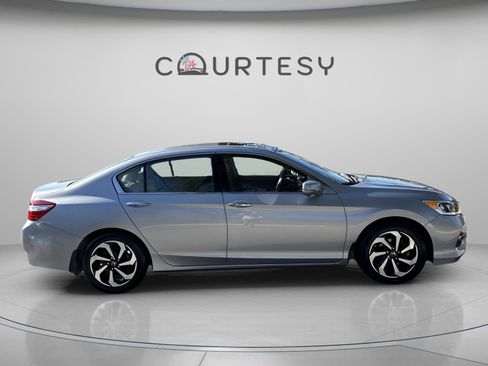 Used 2017 Honda Accord EX-L image 8