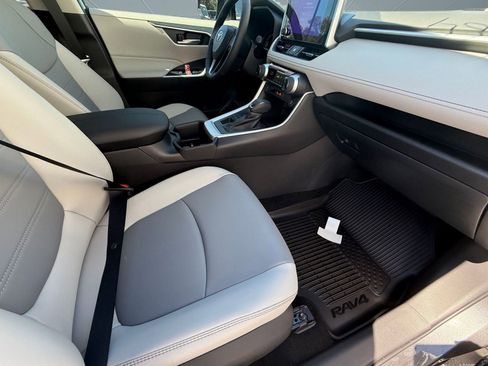 Used 2025 Toyota RAV4 XLE Premium image 35