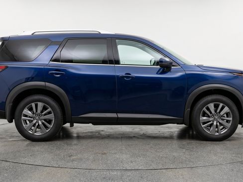 Used 2025 Nissan Pathfinder SV AWD/4WD image 11