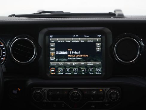 Used 2023 Jeep Wrangler Unlimited Sahara AWD/4WD image 15