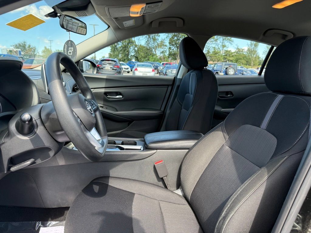 Used 2025 Nissan Sentra SV FWD image 13