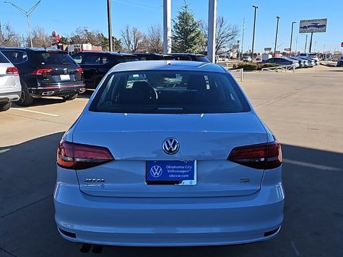 Used 2017 Volkswagen Jetta S image 6
