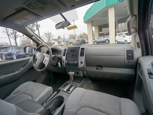 Used 2012 Nissan Frontier SV image 23