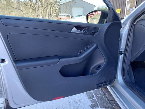 Used 2015 Volkswagen Jetta S image 12