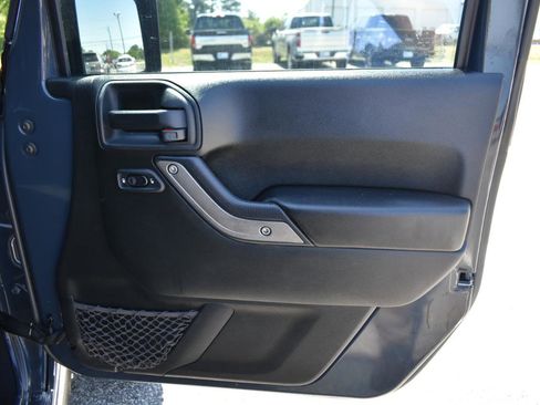 Used 2018 Jeep Wrangler Unlimited Sport S AWD/4WD image 38