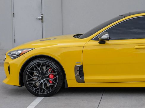 Used 2018 Kia Stinger GT2 AWD/4WD image 18