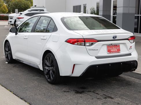 Certified 2025 Toyota Corolla SE w/ SE Premium Package image 7