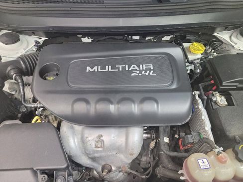 Used 2019 Jeep Cherokee Latitude Plus w/ Cold Weather Group AWD/4WD image 30