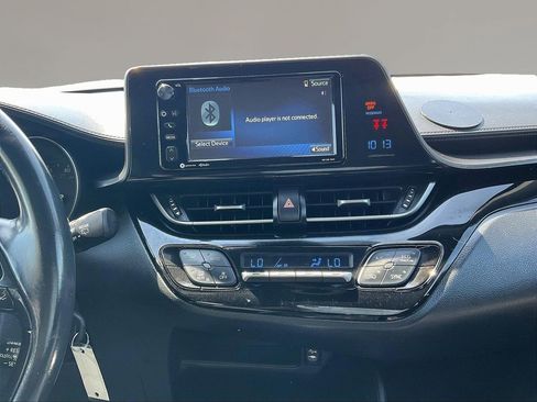 Used 2018 Toyota C-HR XLE FWD image 9