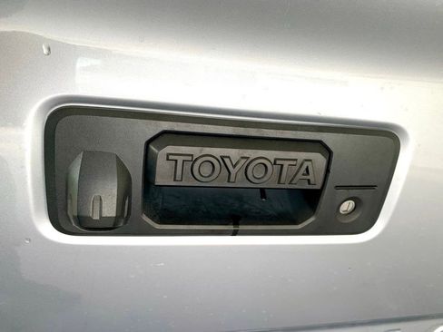 Used 2021 Toyota Tacoma SR5 w/ Technology Package AWD/4WD image 43