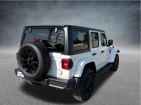 Used 2023 Jeep Wrangler Unlimited Sahara w/ Cold Weather Group AWD/4WD image 11