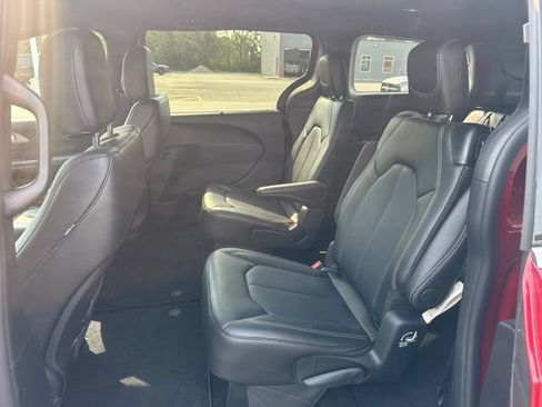 Used 2027 Chrysler Pacifica Select AWD/4WD image 14