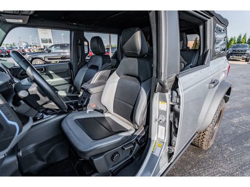 Used 2022 Ford Bronco Black Diamond image 7