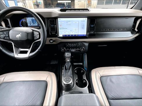 Used 2023 Ford Bronco Wildtrak image 15