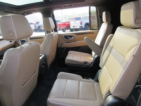 Certified 2023 Chevrolet Suburban Premier w/ Premium Package AWD/4WD image 24