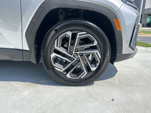 Used 2025 Hyundai Tucson Limited AWD/4WD image 13