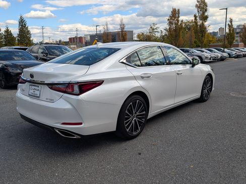Certified 2022 Lexus ES 350 w/ Premium Package image 3