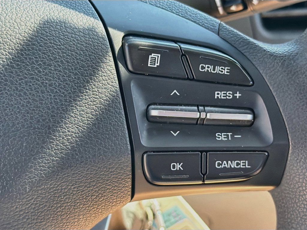 Used 2020 Hyundai Elantra SE FWD image 16