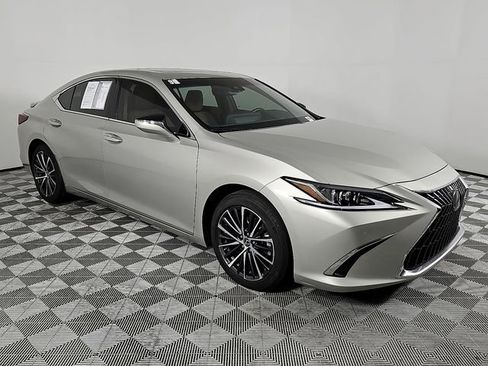 Used 2025 Lexus ES 300h w/ Premium Package image 3