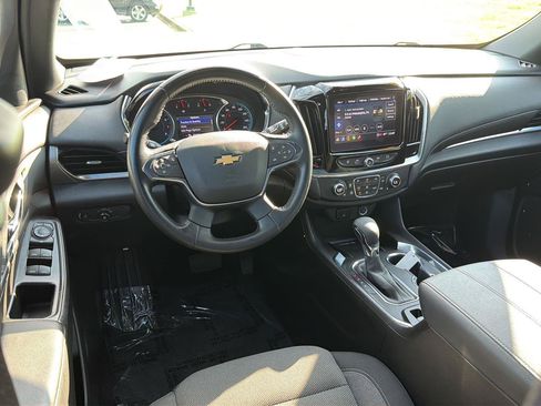 Used 2022 Chevrolet Traverse LT FWD image 19