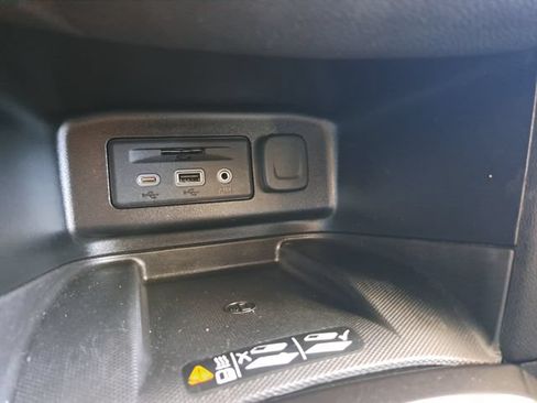 Used 2022 Chevrolet Equinox Premier AWD/4WD image 13