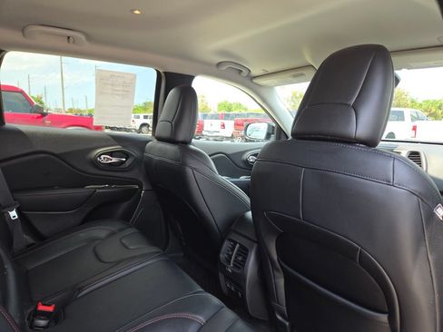 Used 2022 Jeep Cherokee Trailhawk w/ Premium Leather Package AWD/4WD image 17