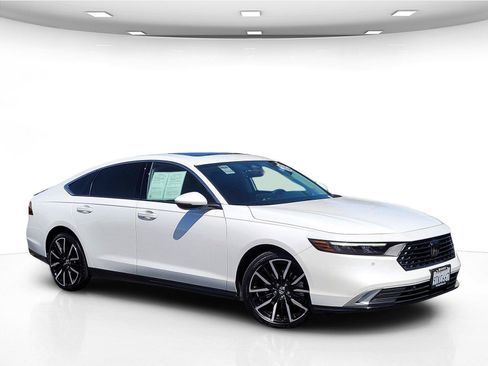 Used 2025 Honda Accord Touring image 4