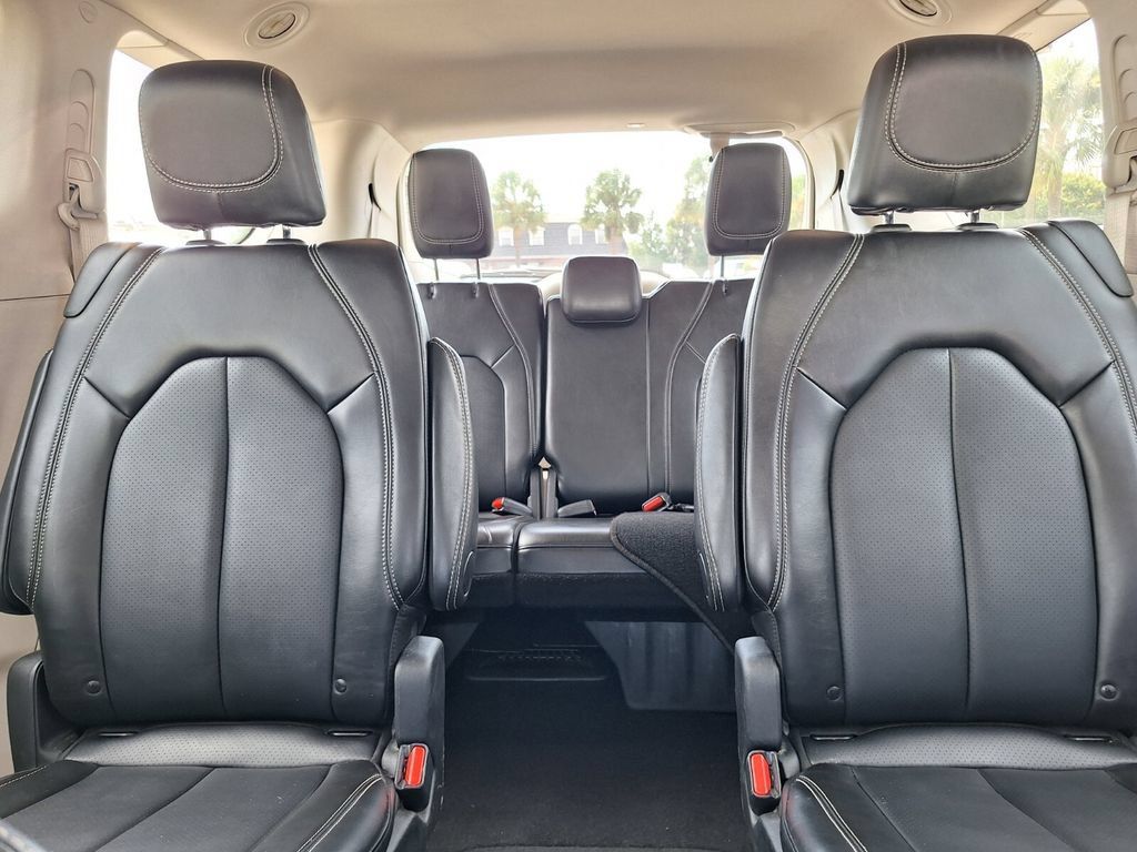 Used 2024 Chrysler Pacifica Touring-L FWD image 24