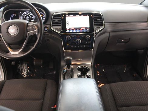Used 2022 Jeep Grand Cherokee Laredo E AWD/4WD image 12