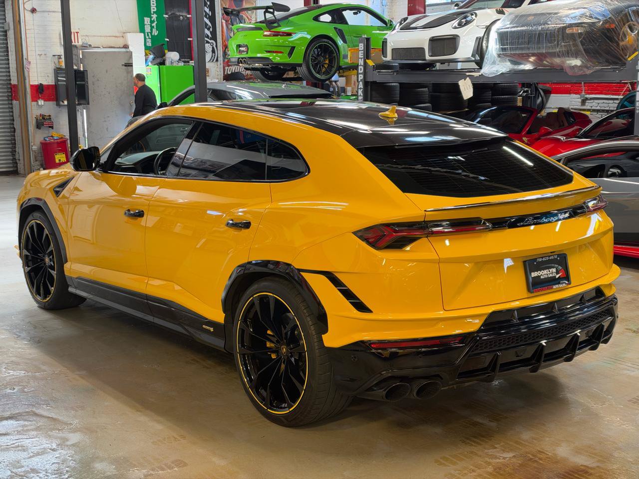 Used 2024 Lamborghini Urus S AWD/4WD image 11