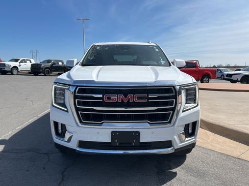 Used 2024 GMC Yukon SLT w/ SLT Premium Package image 2