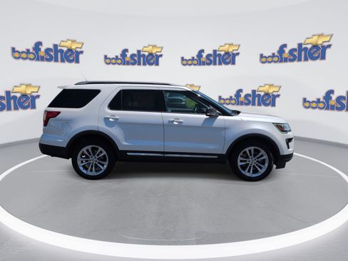 Used 2019 Ford Explorer XLT w/ Equipment Group 202A AWD/4WD image 9