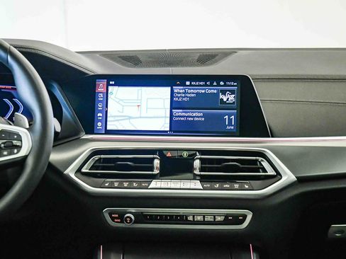 Used 2022 BMW X5 xDrive40i w/ M Sport Package AWD/4WD image 14